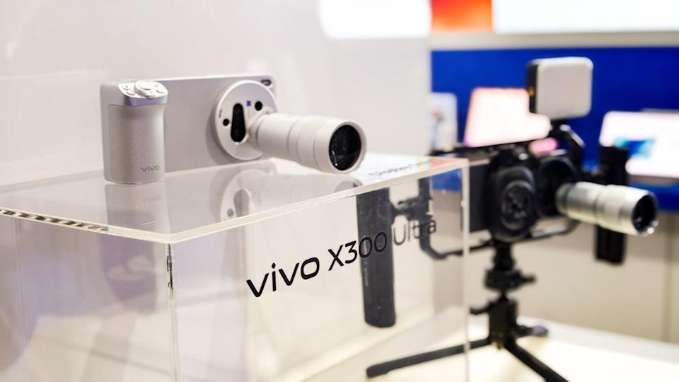 vivo-x300-ultra-comes-with-a-200-mp-telephoto-camera